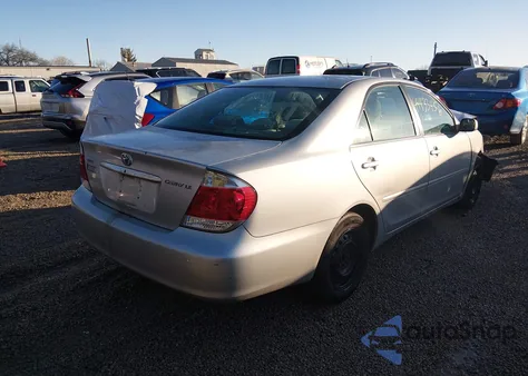 2005 Toyota Camry Le z USA, uszkodzony, nr VIN 4T1BE32KX5U038471